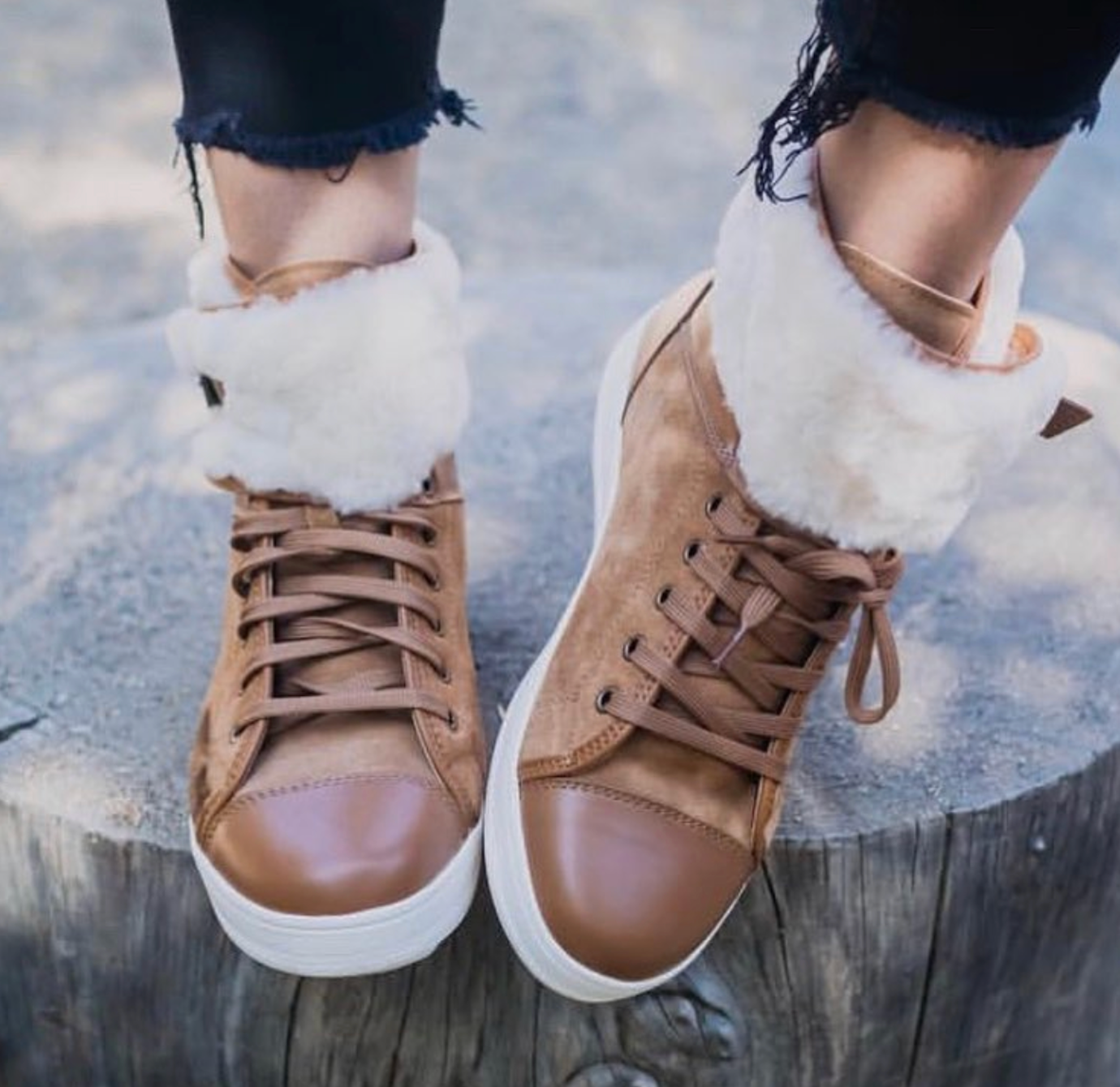 FAUX FUR LINED SUEDE CLOGS - Beige