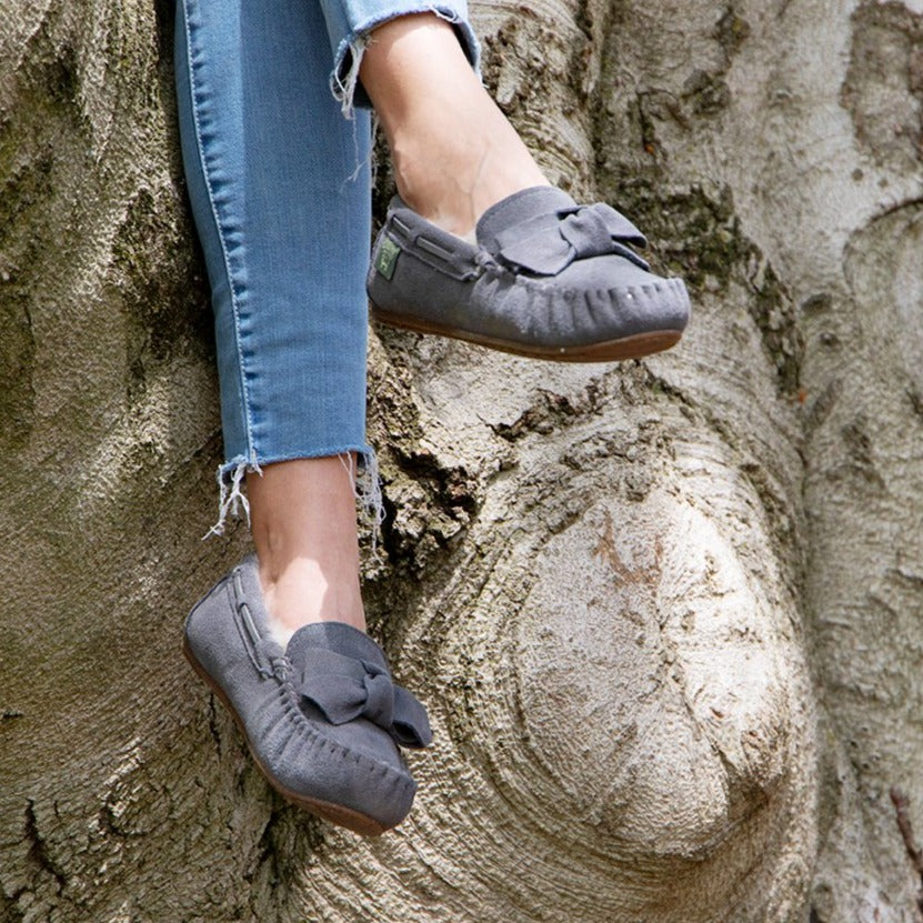 LADIES SCARLET SHEEPSKIN MOC - Cloud Nine Sheepskin